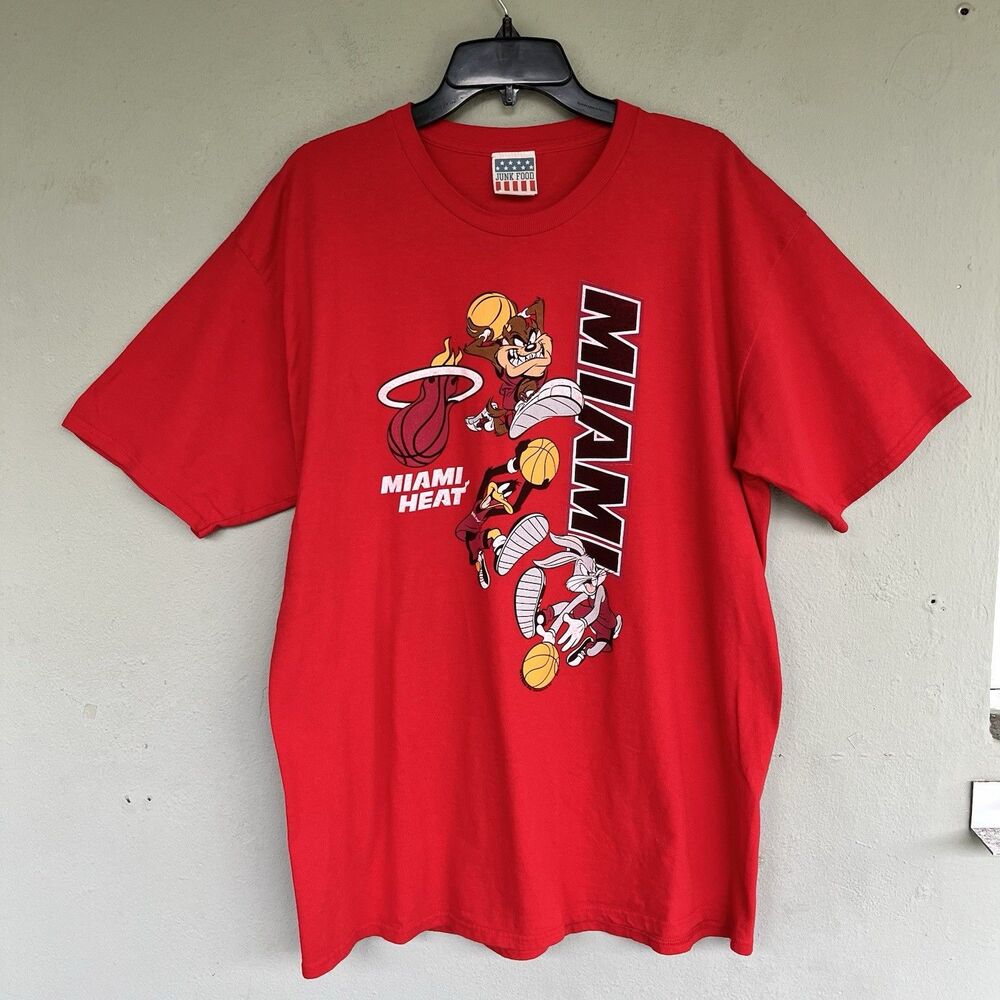 VTG Junk Food x NBA Miami Heat Looney Tunes Shirt XL Red Bugs Bunny Graphic Tee